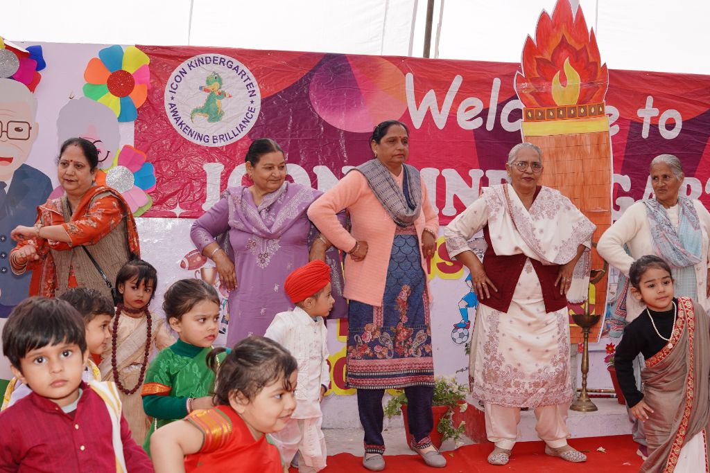 Icon Kindergarten — Teachers and guests on stage
